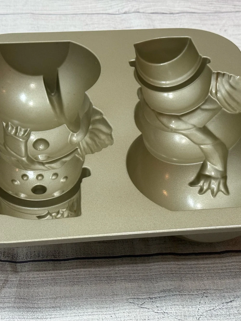 Nordic Ware 10 Cup 3D Snowman Cake Baking Pan Mold Cast Aluminum USA holidays